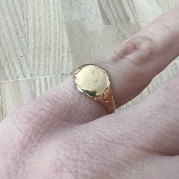 Vintage 14k yellow gold child size 3.25 size signet ring